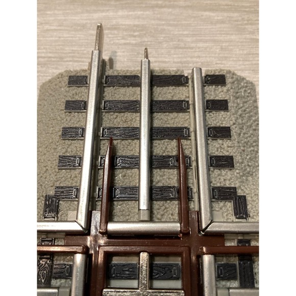 Lionel 6-12019 O-gauge/O-27 FasTrack 90-degree Crossing Track Section - Picture 7 of 10